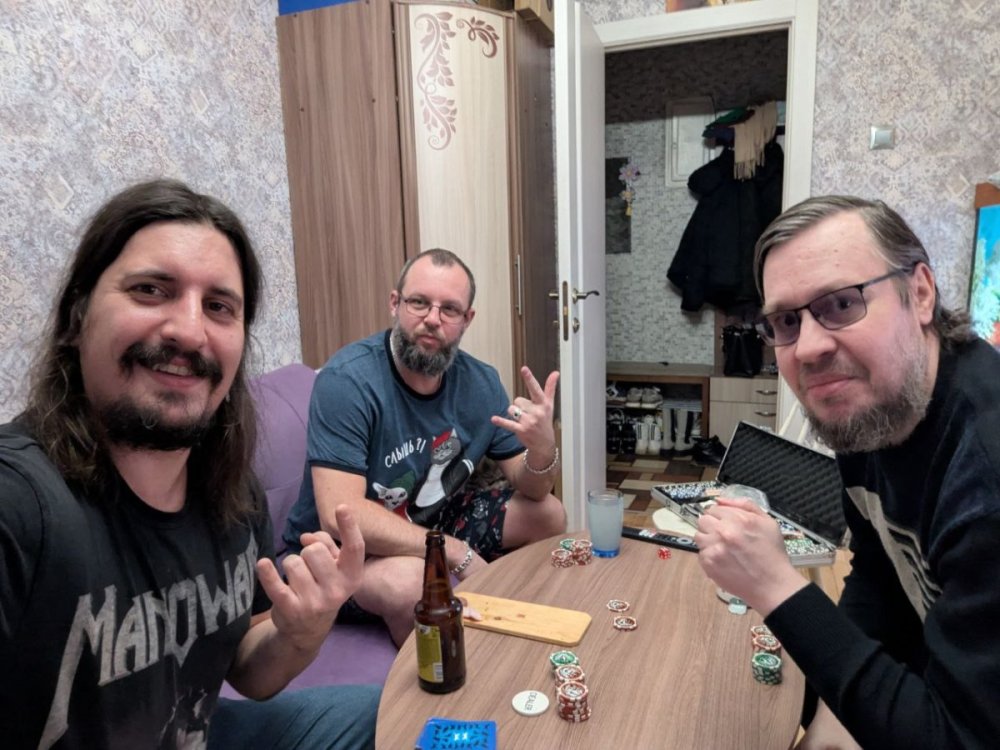Сидим втроём на выбывание 1.jpg